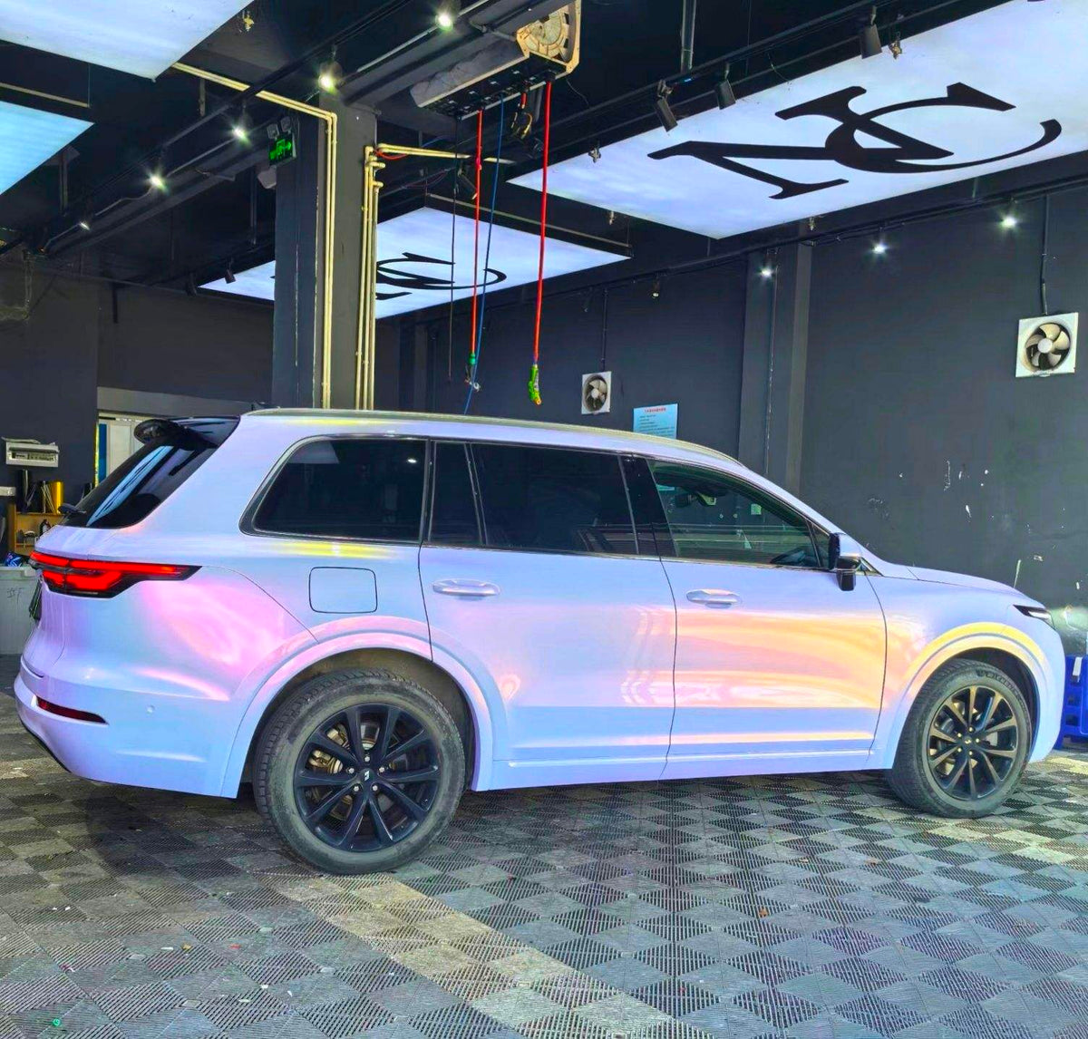 Hypershift Pigment Powder With White Based Car Paint